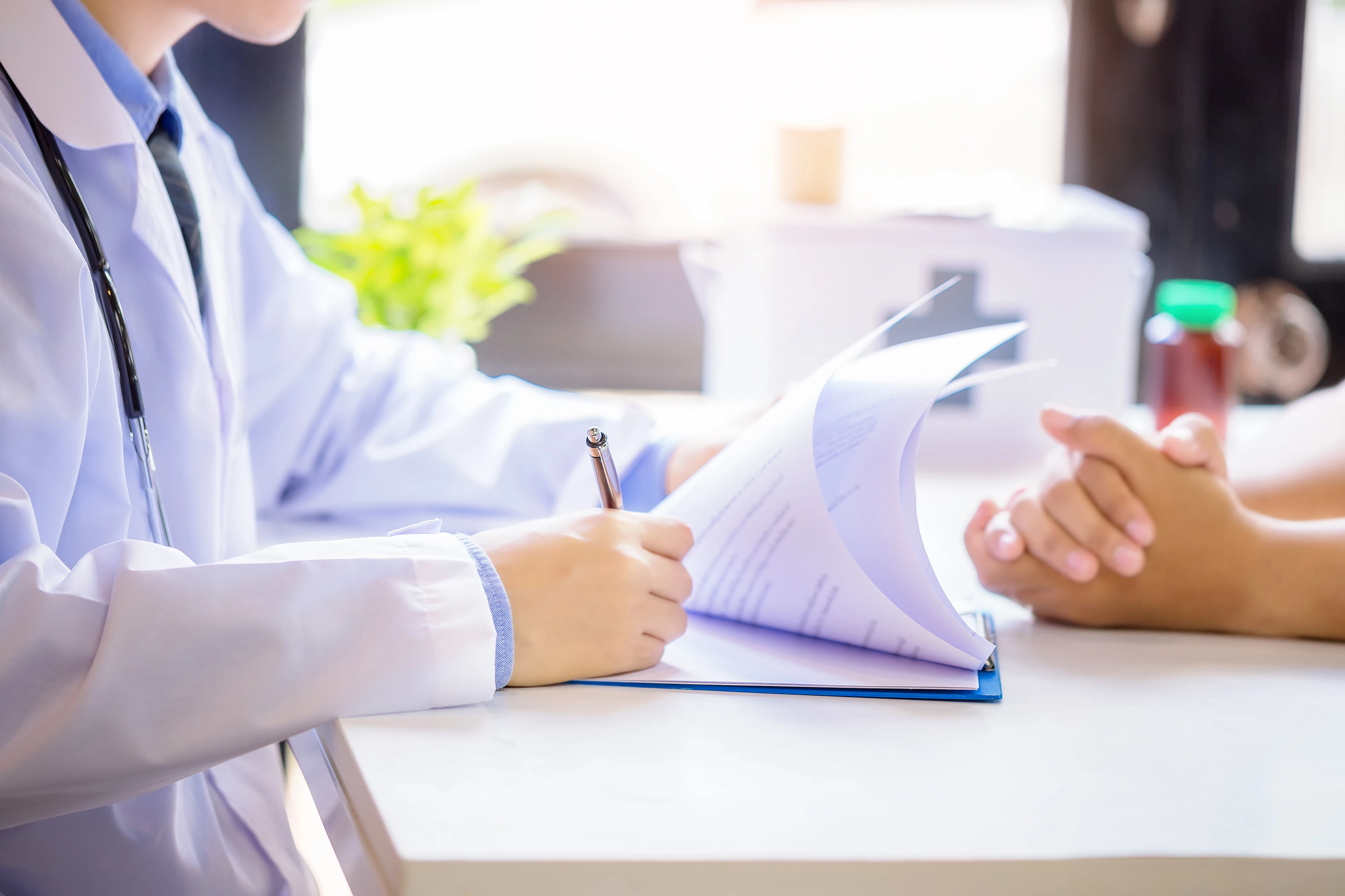Hình ảnh minh họa bác sĩ thăm khám tại OURMED Tam Kỳ